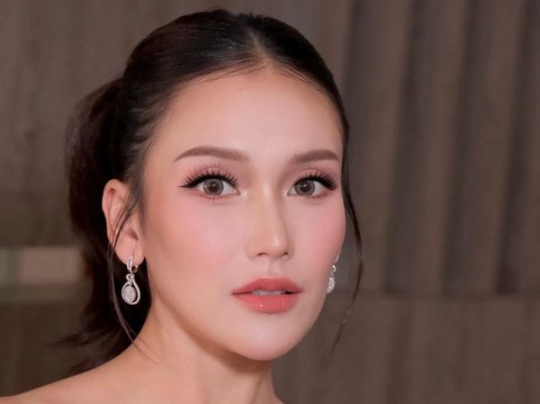 Kondangan di Bali, Gaya Ayu Ting Ting Pakai Tas Rp 70 Juta Curi Perhatian