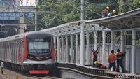 Peron Stasiun Karet Mulai Dibongkar Usai Resmi Ditutup
