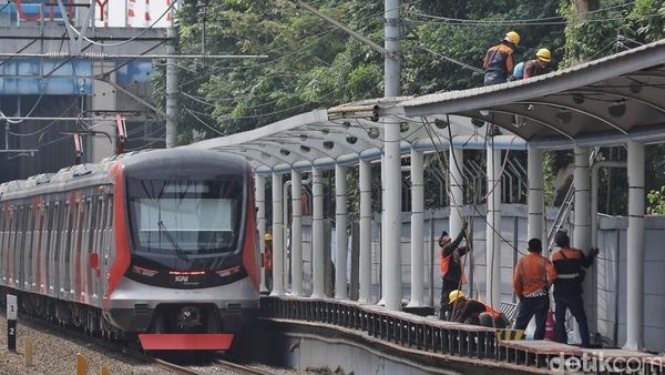 Peron Stasiun Karet Mulai Dibongkar Usai Resmi Ditutup
