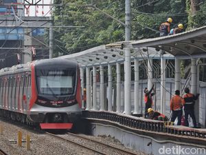 Peron Stasiun Karet Mulai Dibongkar Usai Resmi Ditutup