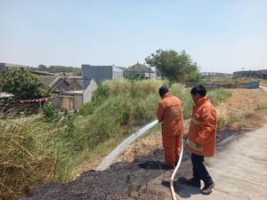 Warga Sebut Damkar Gresik Minta Rp 150 Ribu untuk Biaya Ganti Air