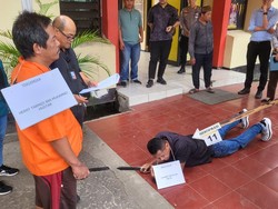 Polisi Gelar Rekonstruksi Lansia Tewas Dibacok Tetangga