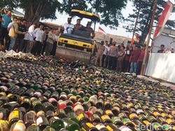 Saat Stoom Menggilas Jejak Gelap Peredaran Miras di Cimahi