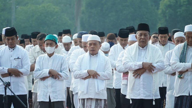 Pemprov-Warga Jambi Gelar Salat Istisqa Minta Hujan Atasi Karhutla dan Kabut Asap