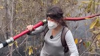 Foto Sherina Munaf di Kalteng, Terjun Langsung Bantu Padamkan Kebakaran Hutan
