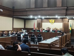 Jaksa Minta Terdakwa Kasus Bea Cukai Kooperatif, Kutip Lagu God Bless-Dewa 19