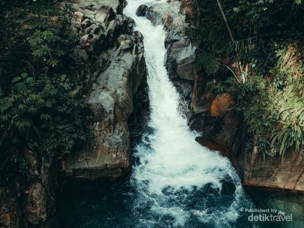Intip Keindahan Curug Cibaliung, Surga Alami di Sentul