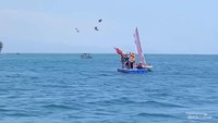 Mendebarkan..., Tradisi Terbangkan Ayam dari Tengah Laut di Situbondo