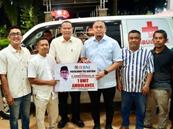 Andre Rosiade Penuhi Aspirasi Nelayan Pariaman, Serahkan Ambulans untuk Warga