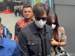 Audi Marissa dan Anthony Xie Gandengan Tangan Hadiri Sidang Cerai