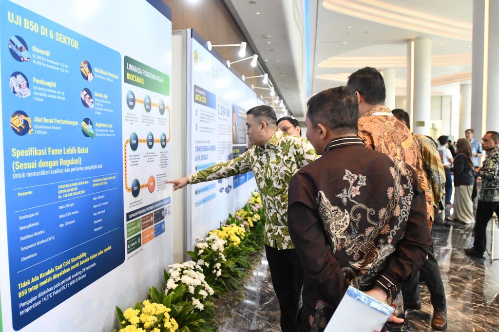 Booth Pertamina di IndoEBTKE ConEx 2026, Ada Kopi Geothermal hingga Games Energi Booth Pertamina dalam gelaran IndoEBTKE ConEx 2026 tak hanya menyajikan informasi mengenai energi baru dan terbarukan (EBT). Pengunjung juga dapat menikmati kopi dari mitra binaan Pertamina hingga mengikuti sejumlah permainan bertema energi.