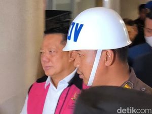 Video: Eks Jampidsus Febrie Diperiksa 10 Jam oleh Kejagung