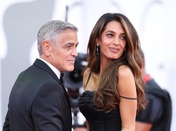 Amal Clooney Tampil Minimalis di Venice Film Festival, Perhiasannya Rp 7 Miliar
