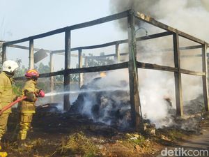 Gudang Isi 15 Ton Kain Awul di Pedan Klaten Ludes Terbakar