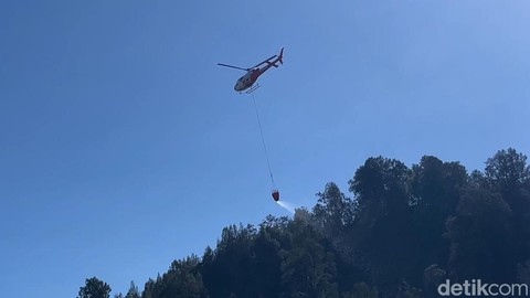 https://akcdn.detik.net.id/community/media/visual/2026/09/03/helikopter-water-bombing-kembali-diterjunkan-untuk-padamkan-kebakaran-tnbts-1788433772077_169.jpeg?w=480&q=90