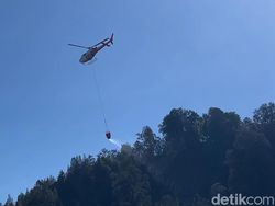 Heli Water Bombing Dikerahkan Padamkan Kebakaran Gunung Buthak