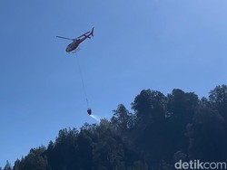 Helikopter Water Bombing Kembali Diterjunkan Padamkan Kebakaran TNBTS