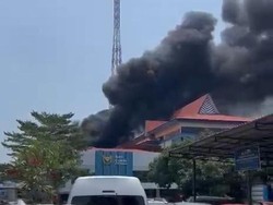 Kantor Bea Cukai Batam Terbakar, Api Muncul dari Atap Gedung Bidang Pengawasan