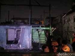 Rumah Kos di Makassar Terbakar Diduga Dipicu Lilin Saat Listrik Padam