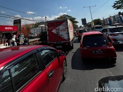 Jalan Perintis Kemerdekaan Makassar Macet 3 Km Imbas Antrean di SPBU