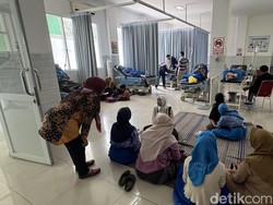 WC Sekolah Antre Panjang Saat Ratusan Siswa di Rembang Diare Keracunan MBG