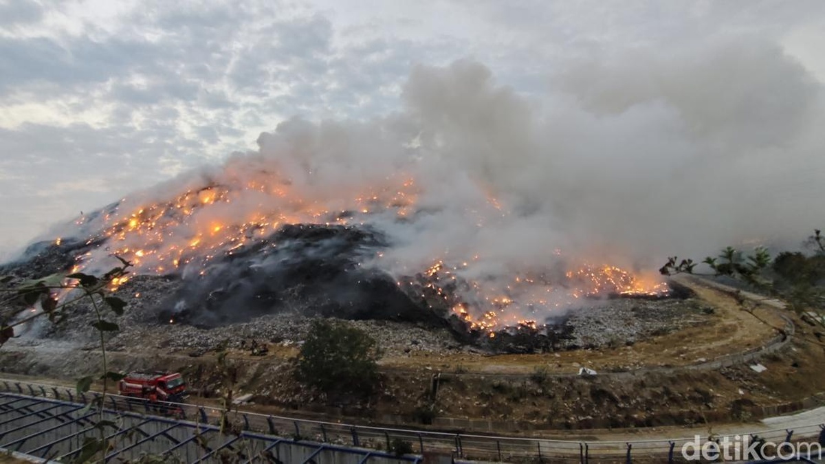 KLH Cek Kualitas Udara Usai TPA Putri Cempo Solo Terbakar
