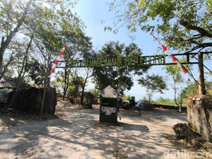 Dulu Primadona, Wisata Batu Luhur Kini Jadi Rumah Monyet Liar