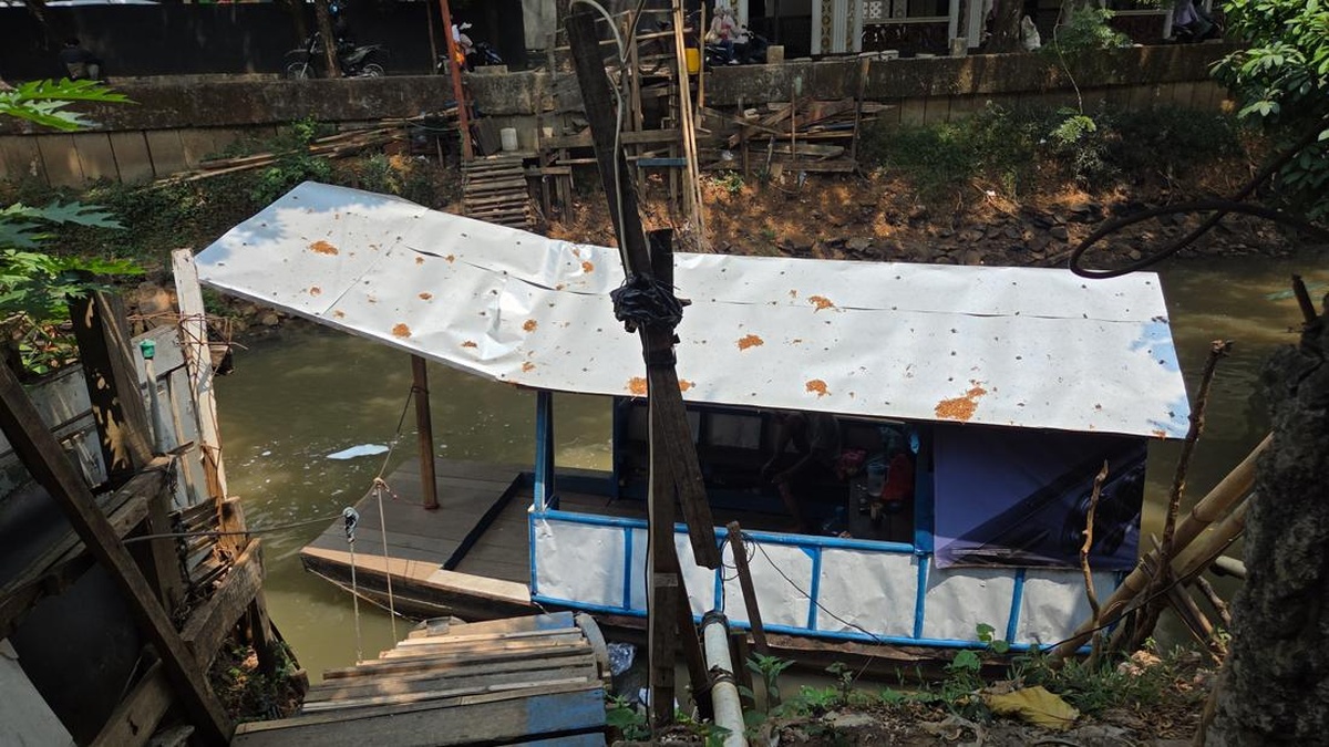 Pemkot Jaksel Bangun JPO Kali Pesanggrahan, Operator Perahu Berharap Ini
