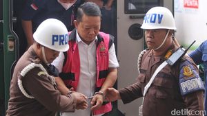 Potret Eks Jampidsus Febrie Tiba di Kejagung, Diperiksa Terkait Dugaan TPPU