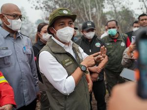 Menhut Bekukan Izin 5 Perusahaan Terkait Karhutla di Kalbar