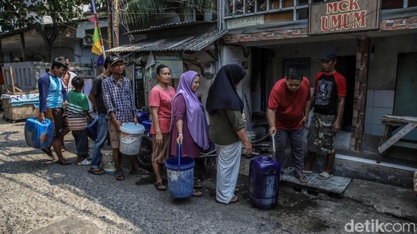Miris! 25 Tahun Warga Pademangan Timur Menanti Jaringan Air Bersih