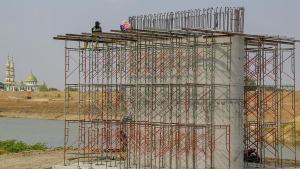 Melihat Pembangunan Jembatan Penghubung Kudus-Demak