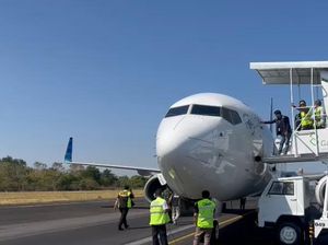 Pesawat Garuda Pecah Ban Saat Terbang dari Soetta, Mendarat Selamat di Makassar