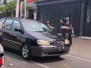 Respons Cepat Polres Jaksel Amankan Pria Viral Ngamuk Pecahkan Kaca Mobil