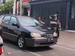 Respons Cepat Polres Jaksel Amankan Pria Viral Ngamuk Pecahkan Kaca Mobil