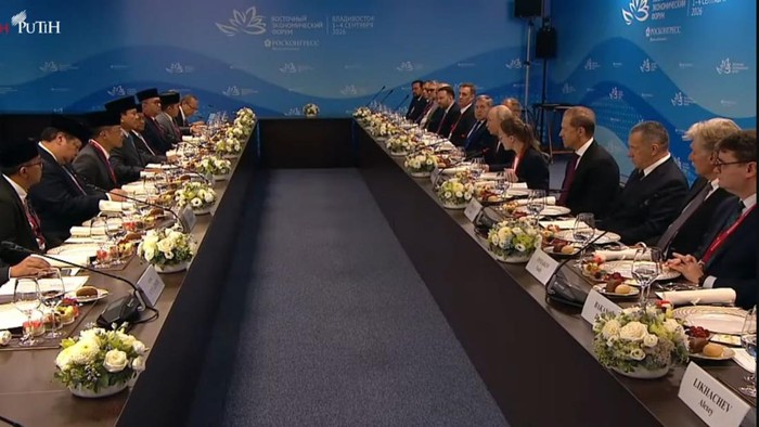 Prabowo Hadiri Jamuan Makan Siang Bersama Putin di Vladivostok Rusia Presiden Prabowo Subianto menghadiri jamuan makan siang bersama Presiden Rusia Vladimir Putin di Vladivostok, Rusia.