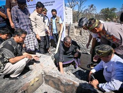 Rekonstruksi 75 Rumah Adat Sade Dimulai, Iqbal Minta Digarap Detail