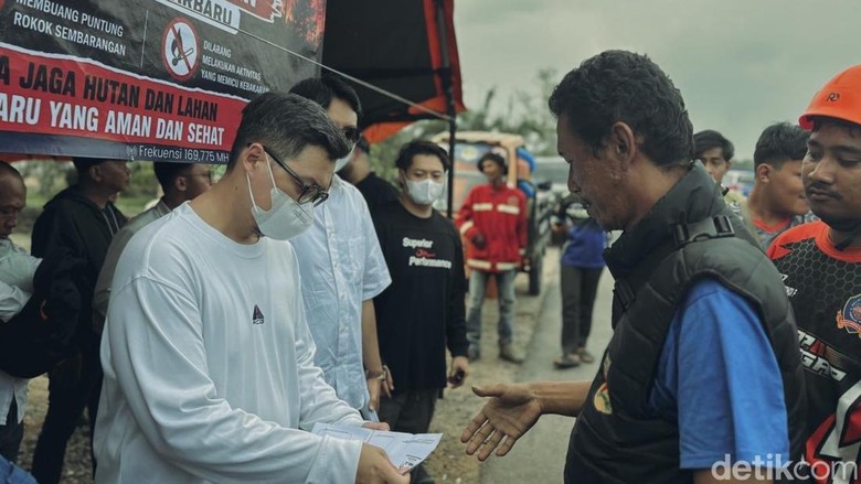 Selama Ini Rogoh Kocek Pribadi, Relawan Karhutla di Banjarbaru Terima Bantuan