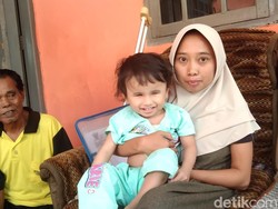 Kisah Ressa di Majalengka, Kaki Patah Sambil Rawat Anak Tanpa Bola Mata