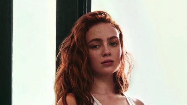 Gaya Sadie Sink Jadi Model Calvin Klein, Tampil Menggoda Pakai Celana Jeans