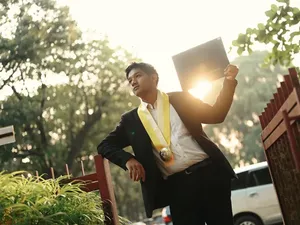 Tips Lulus 3,5 Tahun ala Stanley, Wisudawan UGM yang Kaji Pelarangan Impor Baju Bekas