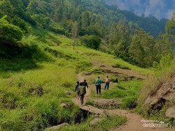 Keseruan Trekking di Centhung Blumbang Tawangmangu