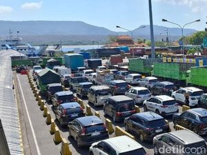 Hindari Macet Gilimanuk, Puluhan Bus Terobos Gang Warga hingga Tabrak Orang