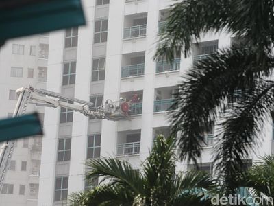 Apartemen di Tanah Abang Kebakaran, Asap Mengepul