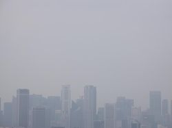 Kabut Asap Karhutla Selimuti Singapura, Kualitas Udara Masuk Tidak Sehat