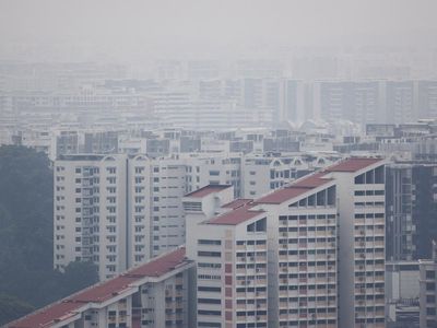 Potret Langit Singapura Diselimuti Kabut Asap Karhutla