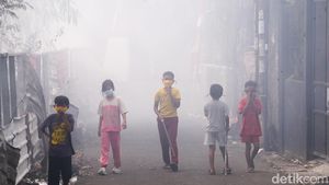Asap Tebal Kepung Permukiman dan Sekolah di Tangsel, Siswa Dipulangkan