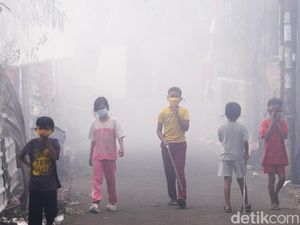 Asap Tebal Kepung Permukiman dan Sekolah di Tangsel, Siswa Dipulangkan