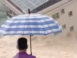 Video: Saat Bangunan 3 Lantai Runtuh Imbas Banjir di Fujian, China