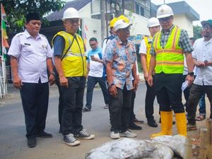 Cegah Banjir-Longsor, Pemkot Tangsel Bangun Bronjong di Villa Pamulang